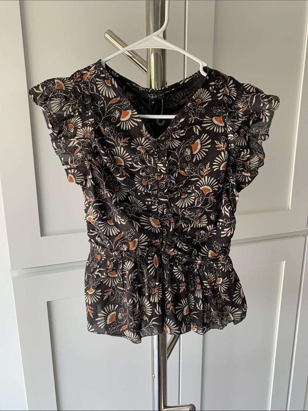 Rails Black Floral Ruffle Peplum Blouse/Cali Top, Size XS.
